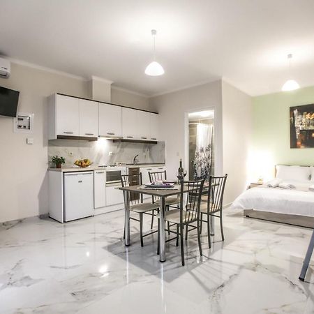 Del Sol #2 Meteora Luxurious Family Suites كالامباكا المظهر الخارجي الصورة