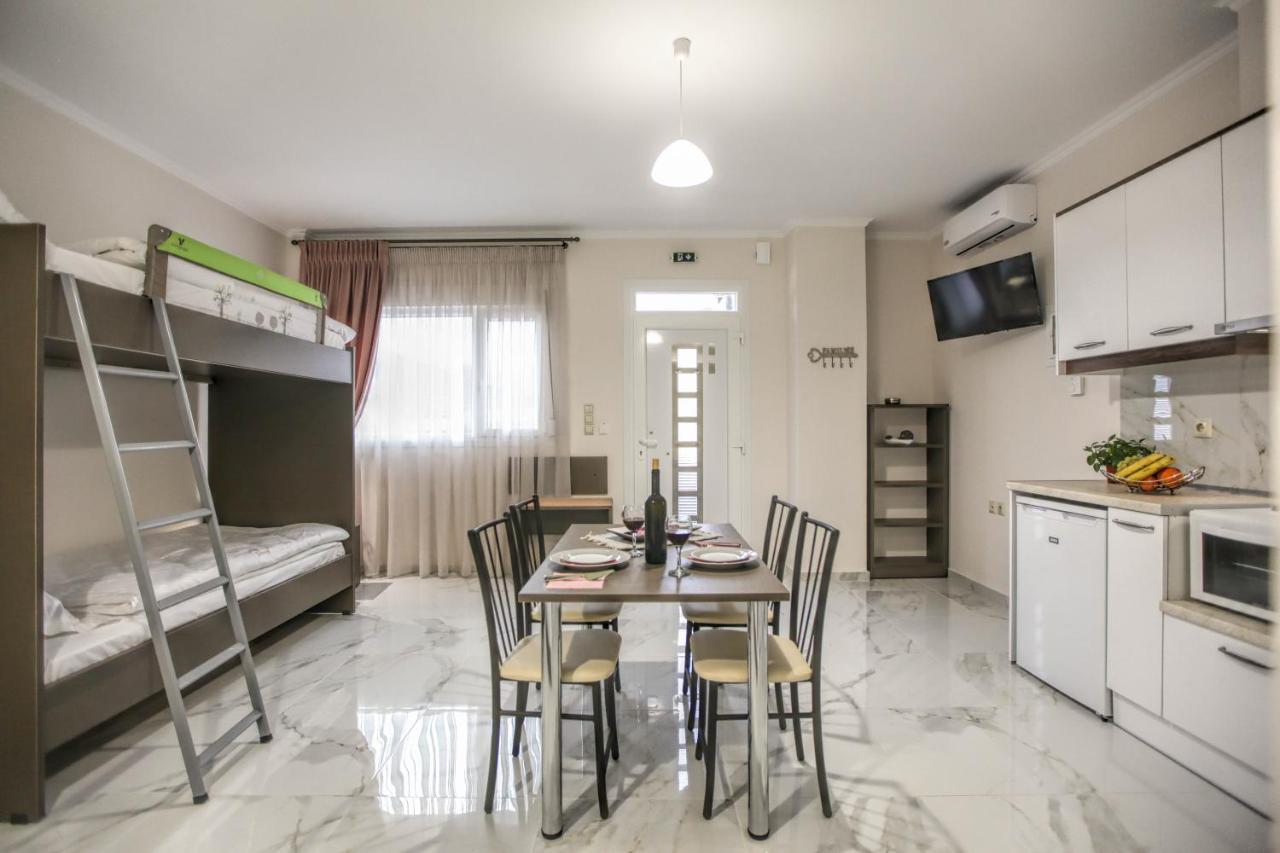 Del Sol #2 Meteora Luxurious Family Suites كالامباكا المظهر الخارجي الصورة
