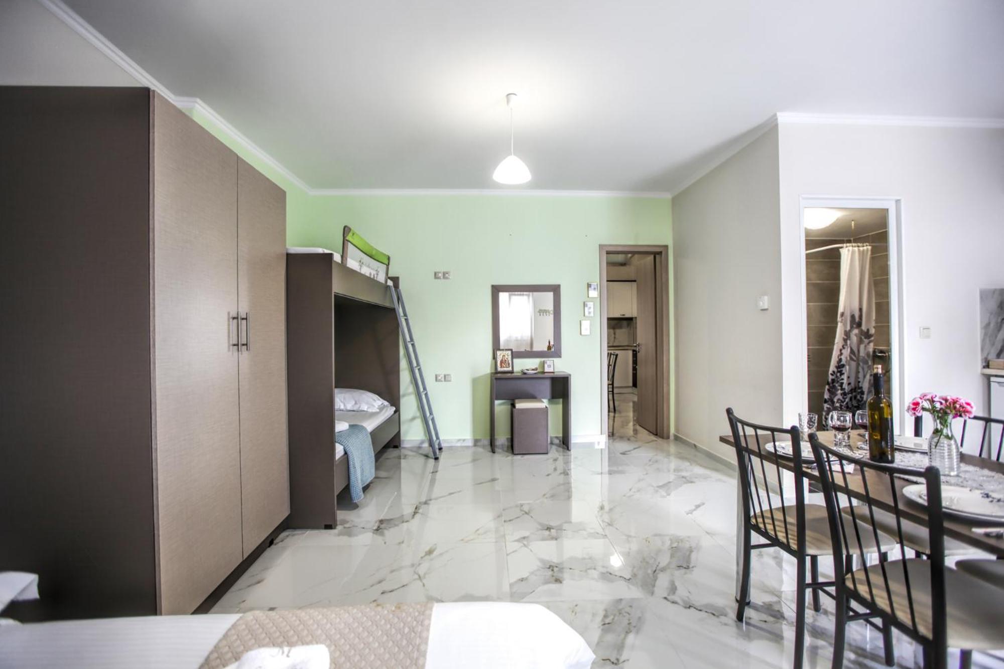 Del Sol #2 Meteora Luxurious Family Suites كالامباكا المظهر الخارجي الصورة