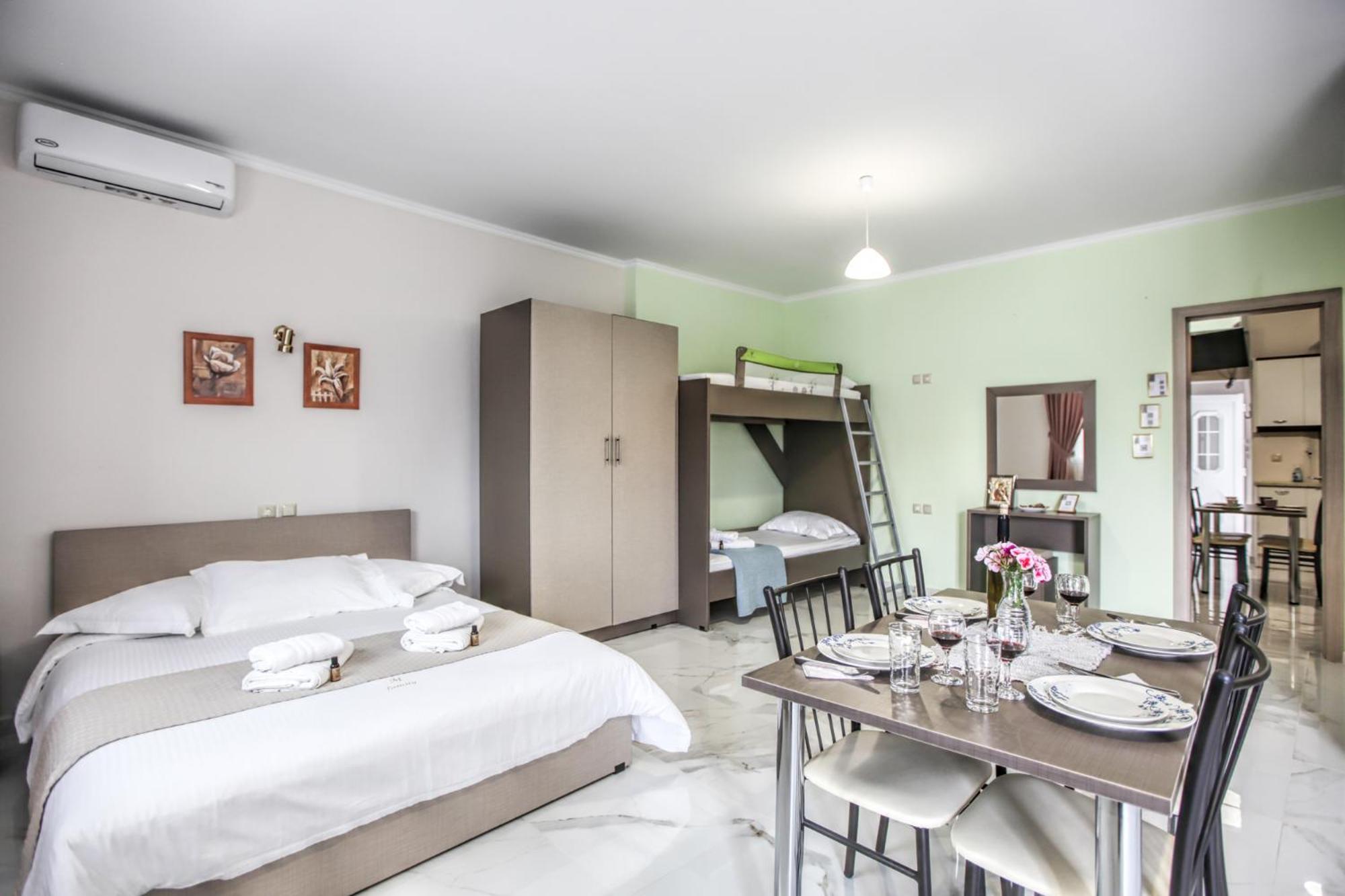 Del Sol #2 Meteora Luxurious Family Suites كالامباكا المظهر الخارجي الصورة