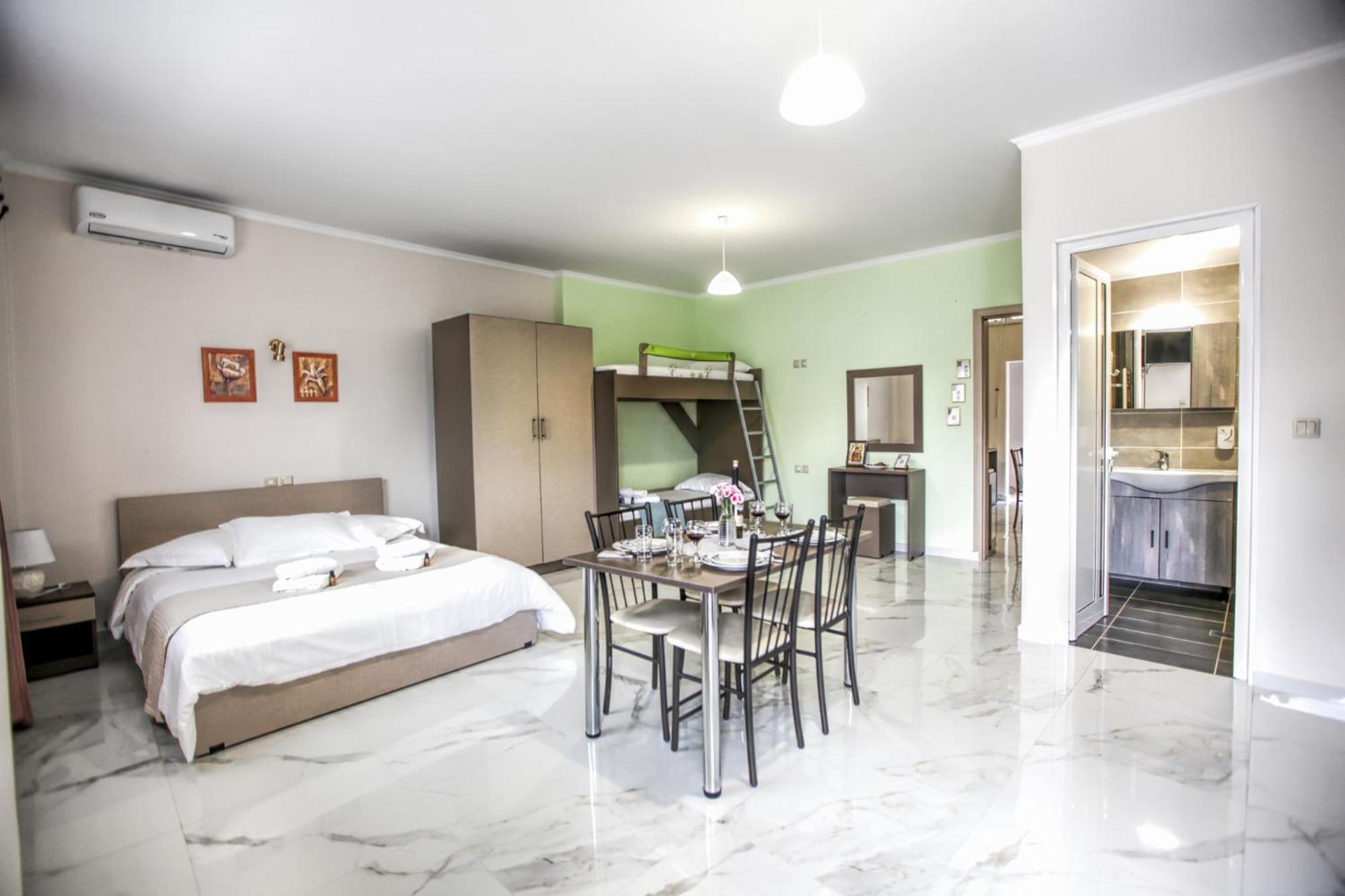 Del Sol #2 Meteora Luxurious Family Suites كالامباكا المظهر الخارجي الصورة
