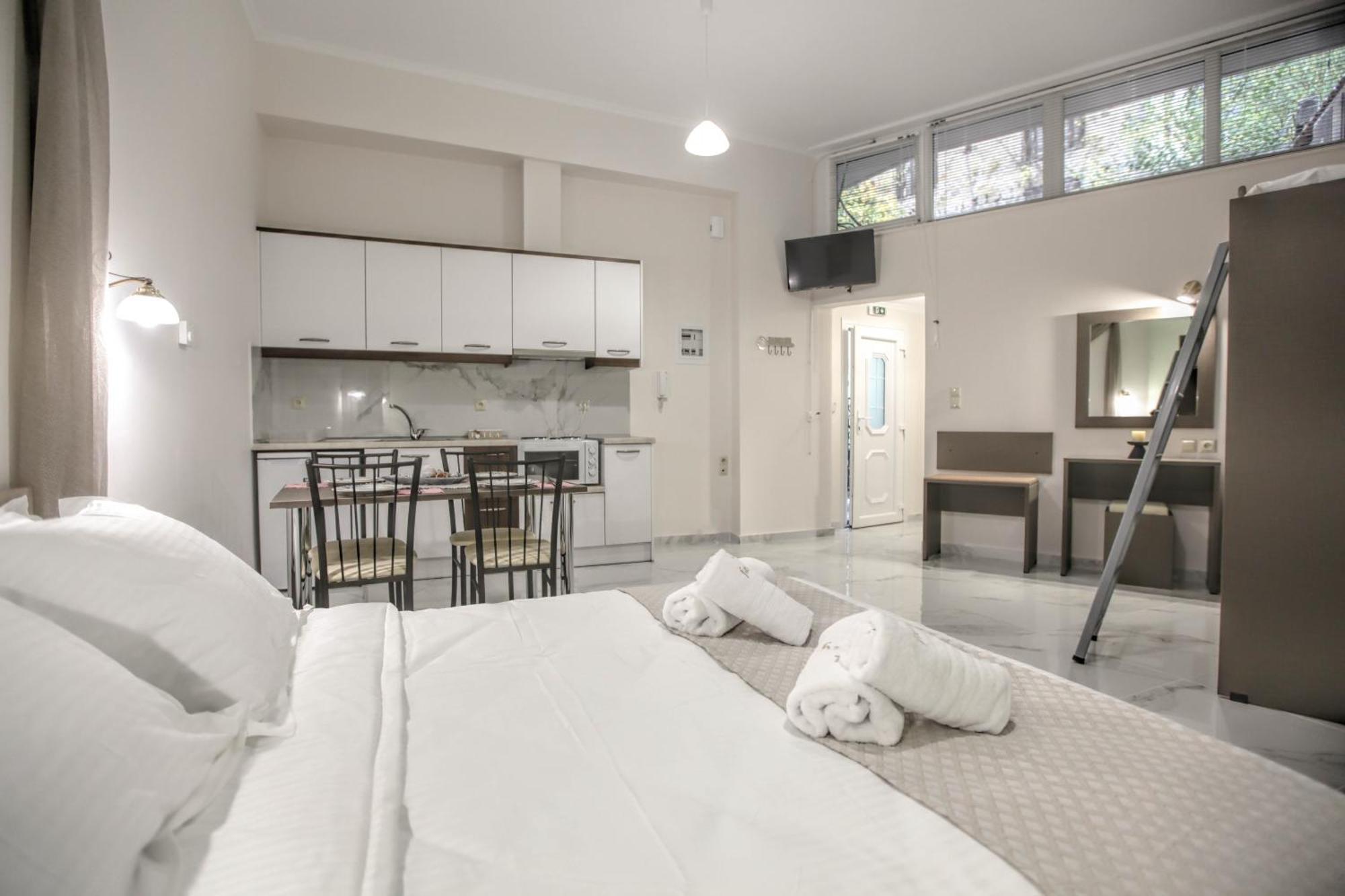 Del Sol #2 Meteora Luxurious Family Suites كالامباكا المظهر الخارجي الصورة